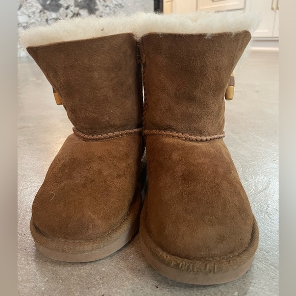 VGUC UGG Barrel Button Closure Toddler Boots - size 8 - Picture 5 of 12